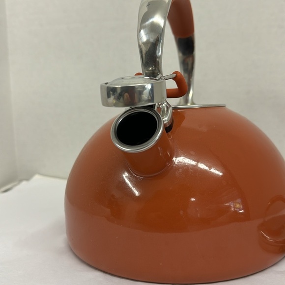 KitchenAid Gourmet Essentials 2-Quart Porcelain Tea Kettle, Terra Cotta - Picture 5 of 7